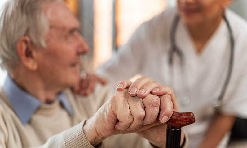 Curatela ou Autonomia? Entenda a Nova Lei da Tomada de Decisão Apoiada